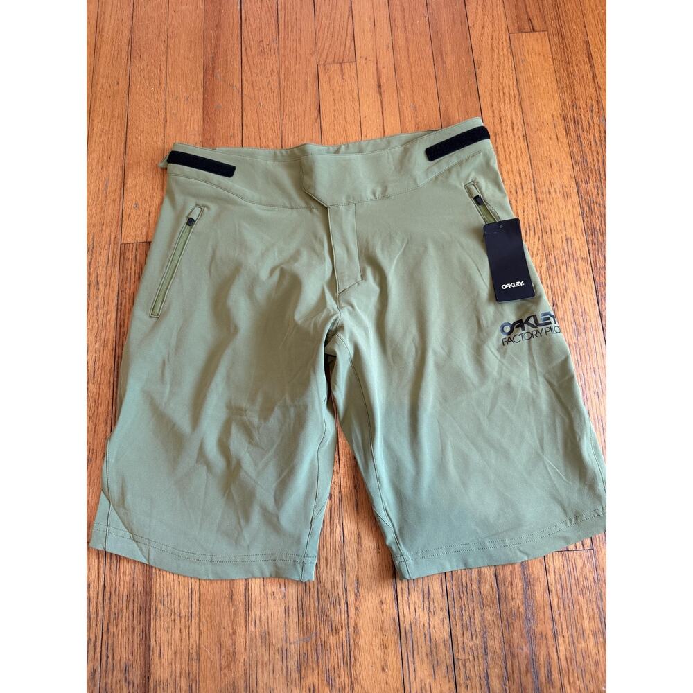 Oakley Factory Pilot Lite Shorts Mens 34  NWT